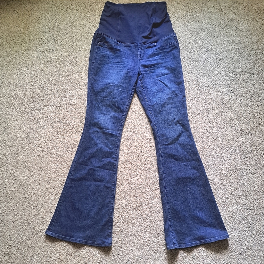 Ingrid & Isabel maternity jeans, size 31, flare legs